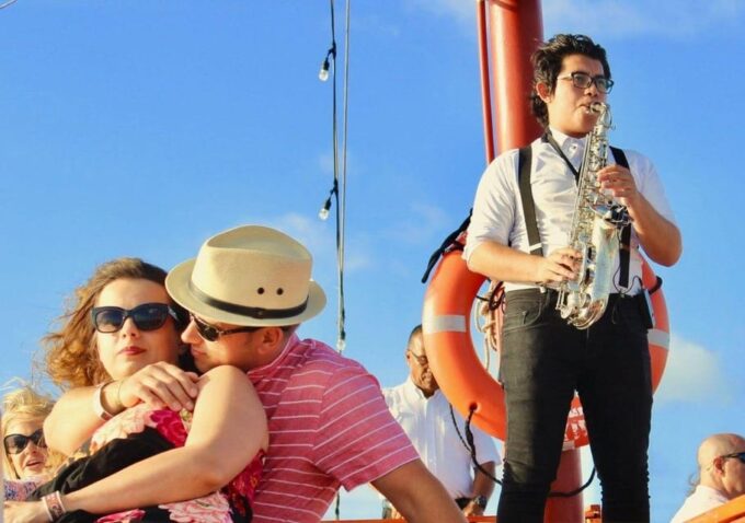 Cancun: Romantic Dinner Cruise With Open Bar and Live Music - How to Book