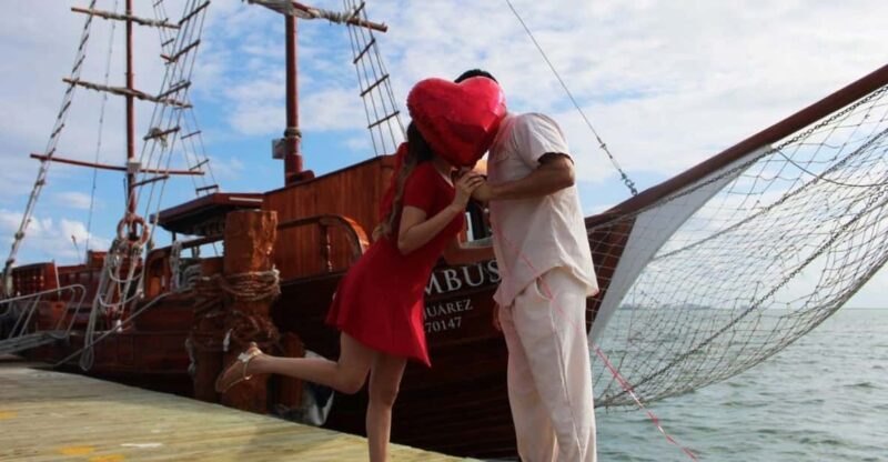 Cancun: Romantic Dinner on a Galleon in Nichupté Lagoon - Key Points