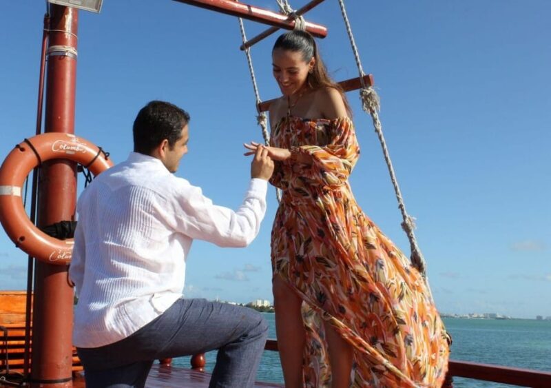 Cancun: Romantic Dinner on a Galleon in Nichupté Lagoon - Dining Options and Inclusions