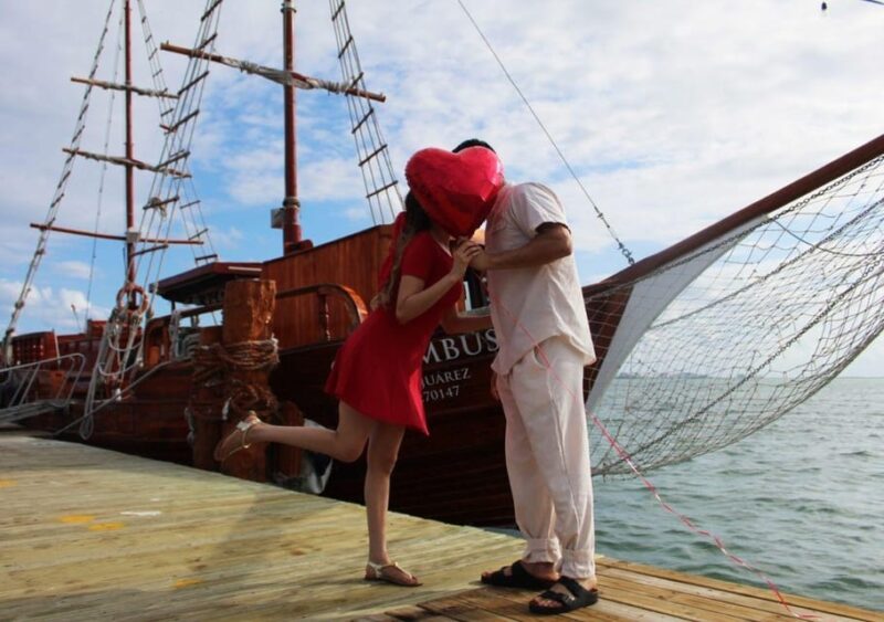 Cancun: Romantic Dinner on a Galleon in Nichupté Lagoon - Scenic and Romantic Atmosphere