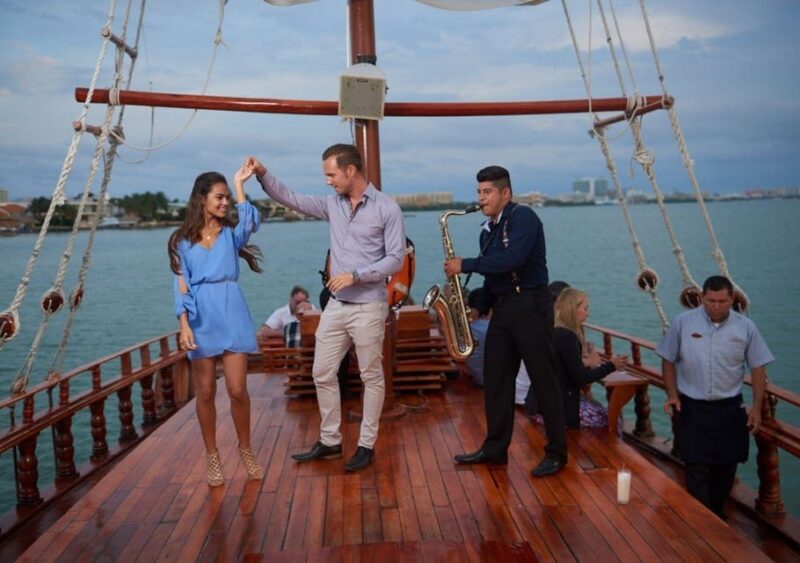 Cancun: Romantic Dinner on a Galleon in Nichupté Lagoon - Meeting and Transportation Details