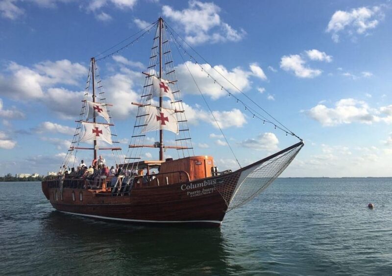 Cancun: Romantic Evening in Galleon With Dinner and Open Bar - Key Points