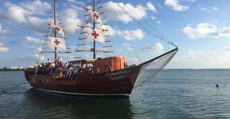 Cancun: Romantic Evening in Galleon With Dinner and Open Bar - Dinner and Drinks