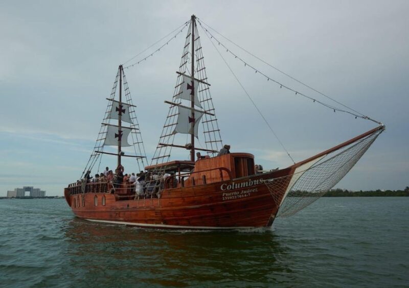 Cancun: Romantic Night With Dinner and Open Bar on a Galleon - Key Points