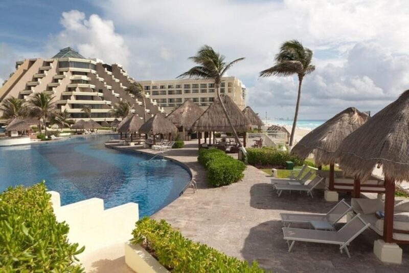 Cancun: Sightseeing Walking Tour With a Local Guide - Key Points
