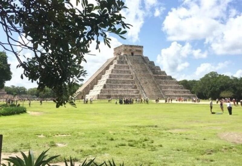 Cancun: Sightseeing Walking Tour With a Local Guide - Insights From a Local Guide