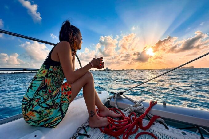 Cancun: Sunset Cruise Adults Only With Live Music & Open Bar - Onboard Amenities