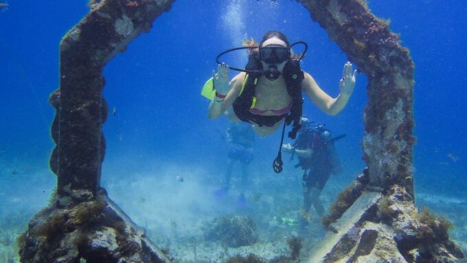 Cancún: Underwater Museum & Reef for Certified Scuba Divers - Discover the Manchones Reef