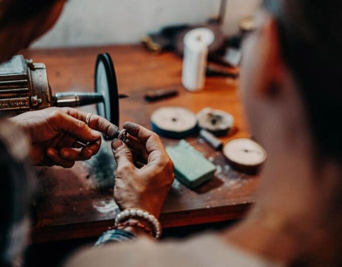 Canggu: Make Your Own Silver Jewelry Class - Instructor and Language