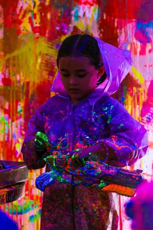 Canggu: Neon paint under UV lights, with fun and unusual tools - The Breakdown of the Experience