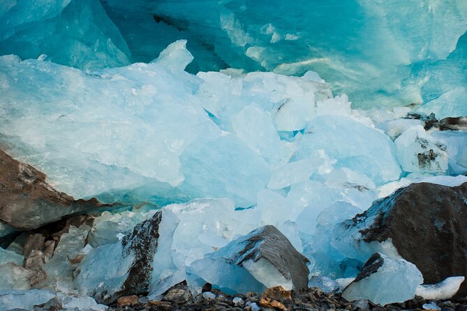 Canmore: Canyons & Cave Paintings Hiking Tour - 2.5hrs - Important Traveler Considerations