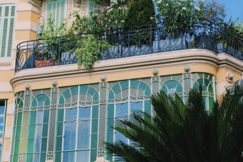 Cannes: Express Walk With a Local in 60 Minutes - Exploring Glamorous Boulevards
