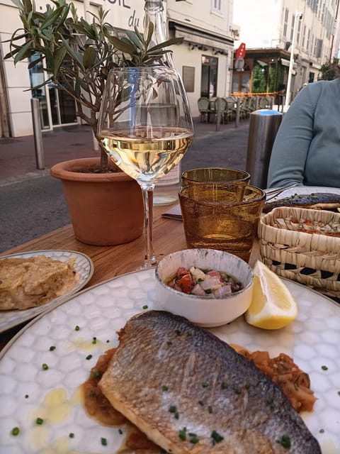 Cannes : Traditional Food Group Walking Tour - Tour Guide Expertise