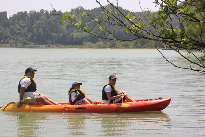 Canoeing at Furnas Lake - Immersive Nature Experience
