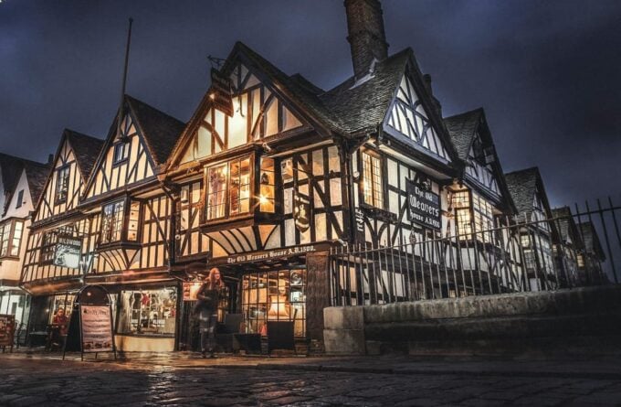 Canterbury: Self-Guided Canterbury Town Walk With Mobile App - Navigating the Self-Guided Tour