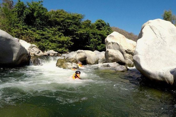 Canyoning in the Zimatán River Canyon - Knowledge and Safety of the Guide
