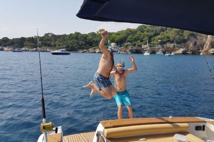 Cap Ferrat: Nice and Villefranche Boat Tour With Swimming - Tour Inclusions