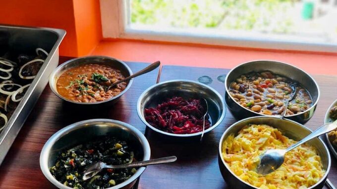Cape Town: Half-Day Walking City Tour and African Lunch - Enjoying African Cuisine