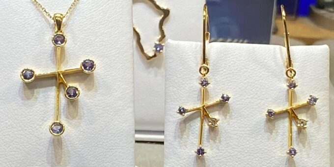 Cape Town Retail and Diamond Workshop Private Tour - Pickup and Accessibility