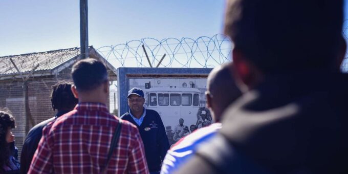 Cape Town: Robben Island, Bo-Kaap & Table Mountain Tour - Bo-Kaap Cultural Stop