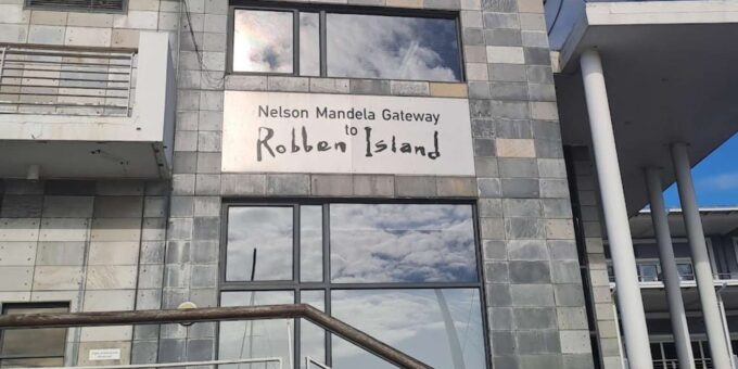 Cape Town: Robben Island Ferry With Prison Ticket and Tour - Customer Ratings and Feedback