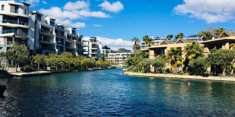 Cape Town: V&A Waterfront Walking Tour With a Local Taste - Experience and Interactions