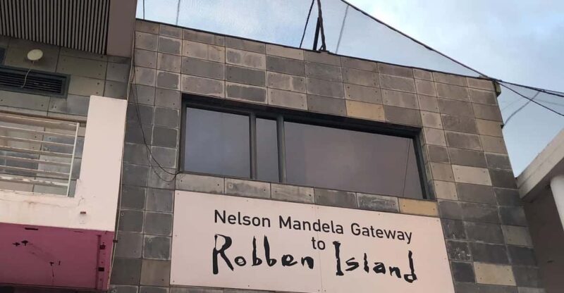 Cape Town:Robben Island ,Kirstenbosch Garden & Wine Tasting - Robben Island Experience
