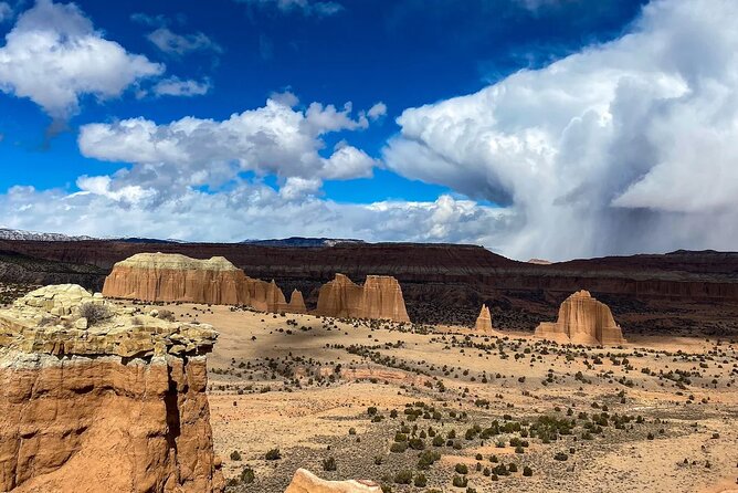 Capitol Reef Private Tour in Cathedral Valley and Bentonite Hills - Exploring the Bentonite Hills