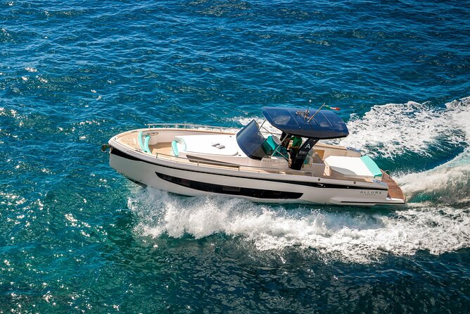 Capri: Discover the Beauties of the Island Aboard a Luxury Boat! - Discover Capris Iconic Landmarks