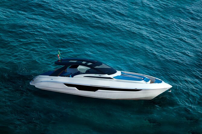 Capri: Discover the Beauties of the Island Aboard a Luxury Boat! - Indulge in Aquatic Adventures
