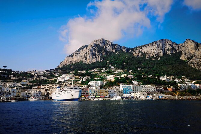 Capri: Discover the Beauties of the Island Aboard a Luxury Boat! - Explore Capri at Leisure