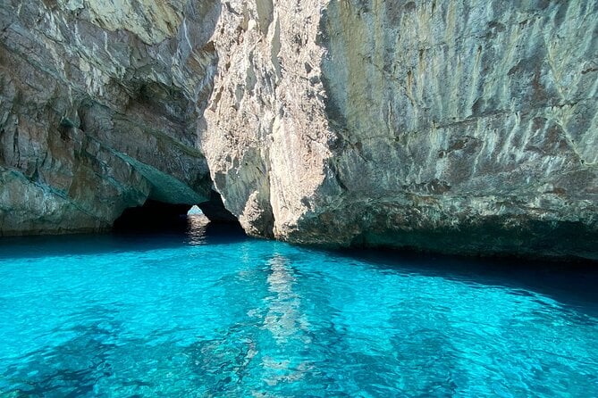 Capri Excursion in a Private Boat - Exploring Capris Coastline
