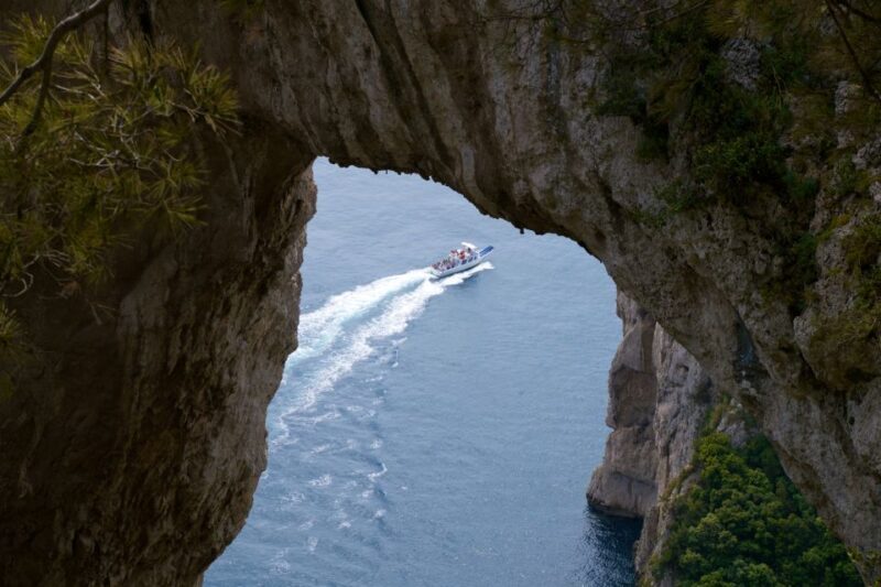 Capri: Guided Island Highlights Boat Tour - Itinerary Highlights