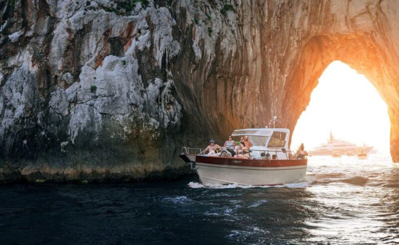 Capri: Island Boat Tour With Free Time in Capri Town - Itinerary and Experience