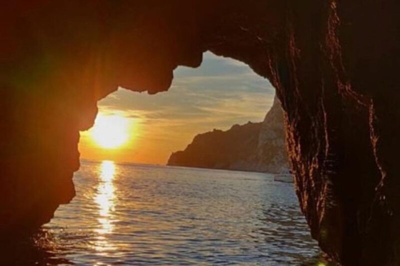 Capri Private Boat Tour From Capri (3 Hours) - Key Points