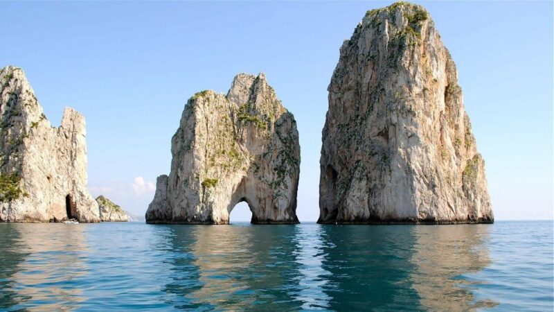 Capri: Private Boat Tour With Visit to the Caves - Itinerary Highlights