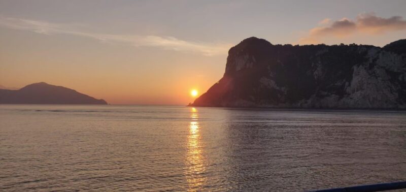 Capri: Private Tour in a Typical Boat - Swimming Opportunities