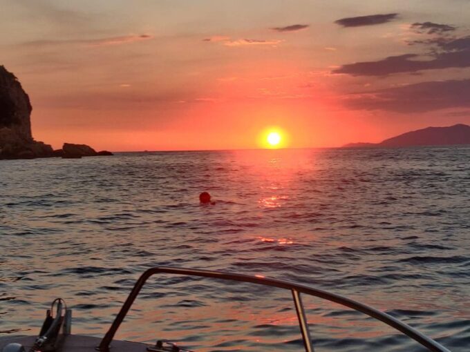 Capri: Private Tour in a Typical Boat - Meeting Point and Times