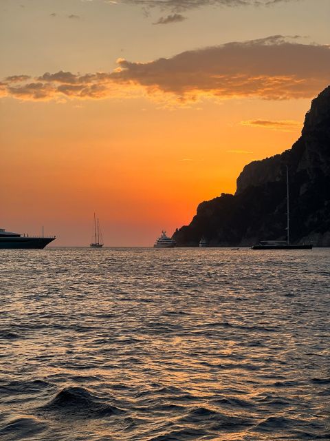 Capri: Sunset Boat Tour - Boat Tour Amenities