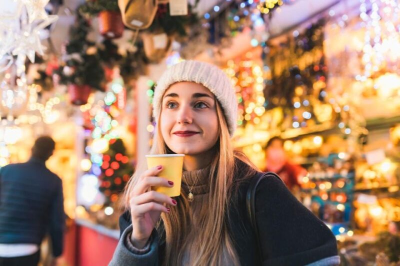 Capri's Enchanting Christmas Walking Tour - Festive Atmosphere and Decorations