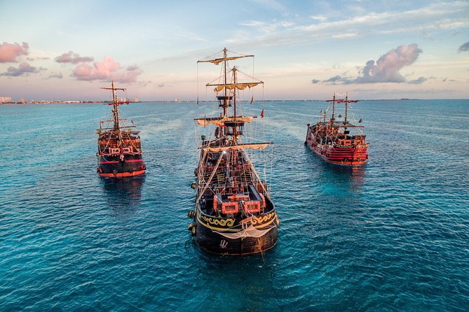 Captain Hook: Pirate Show and Dinner Cruise in Cancun - Dining Options