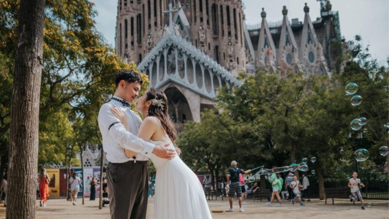 Capture Your Love Story in Sagrada Familia Barcelona - Hidden Gems Viewpoints
