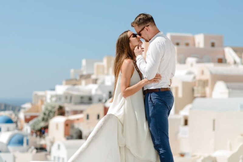 Capture Your Marriage Proposal Memories: Photoshoot in Oia - Key Points
