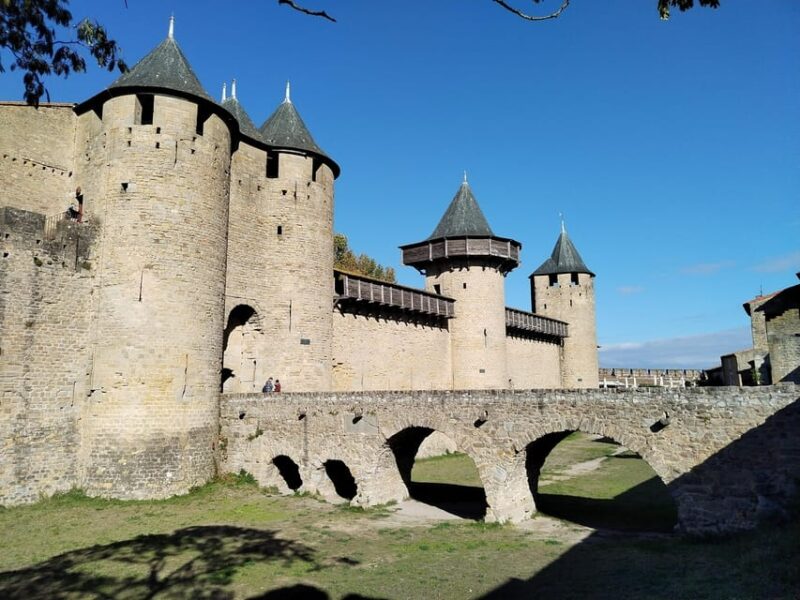 Carcassonne: Private Guided Tour With Castle Entry Ticket - Exploring La Cité Médiévale