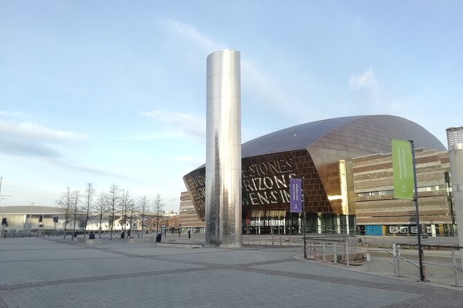 Cardiff Bay Private Guided Walking Tour - Tour Format