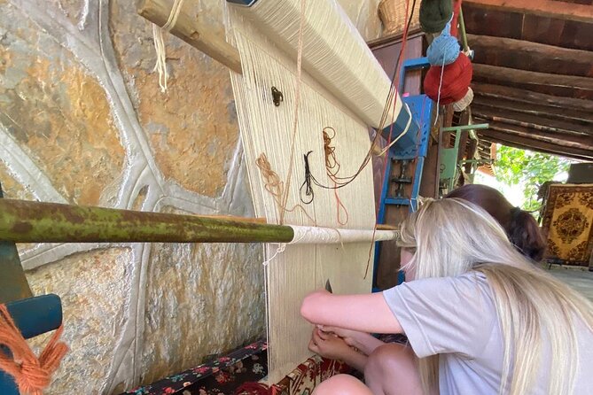 Carpet Weaving Art Lessons & Experience - Booking and Cancellation Policy