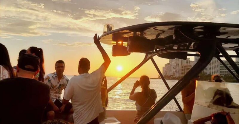 Cartagena: 3hr VIP Sunset Baytour Open Bar,Snack and Club - Key Points