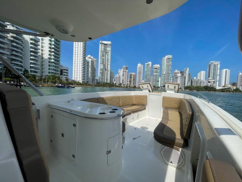 Cartagena: 3hr VIP Sunset Baytour Open Bar,Snack and Club - Open Bar and Snacks