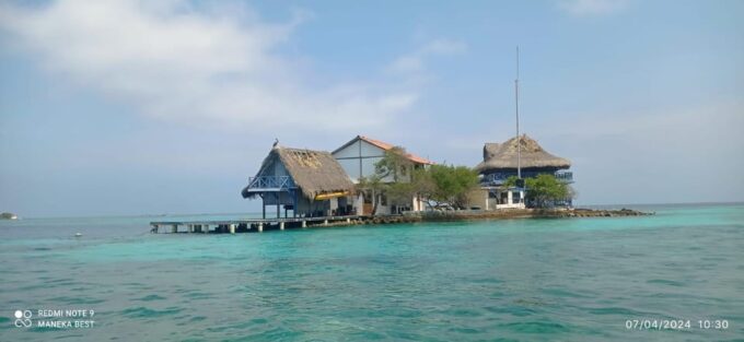 Cartagena: 5 ISLANDS by Speedboat With SNORKELING & LUNCH - Barú Agua Azul: Swimming and Photo Stop