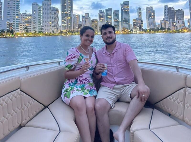 Cartagena: Bay Sunset Tour With Open Bar Included - Staff and Service